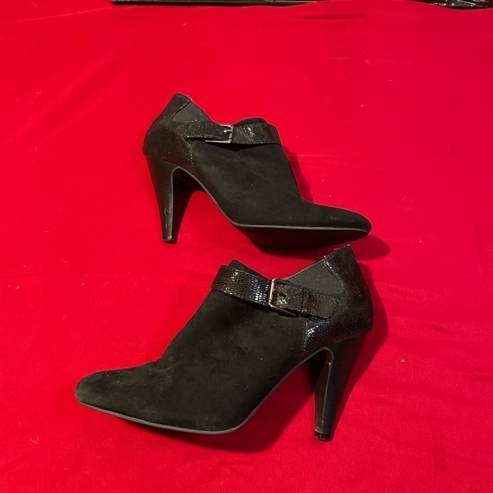 PRE-OWNED GOOD CONDITION ALFANI BLACK SUEDE/PATENT LEATHER ANKLE BOOTS S…